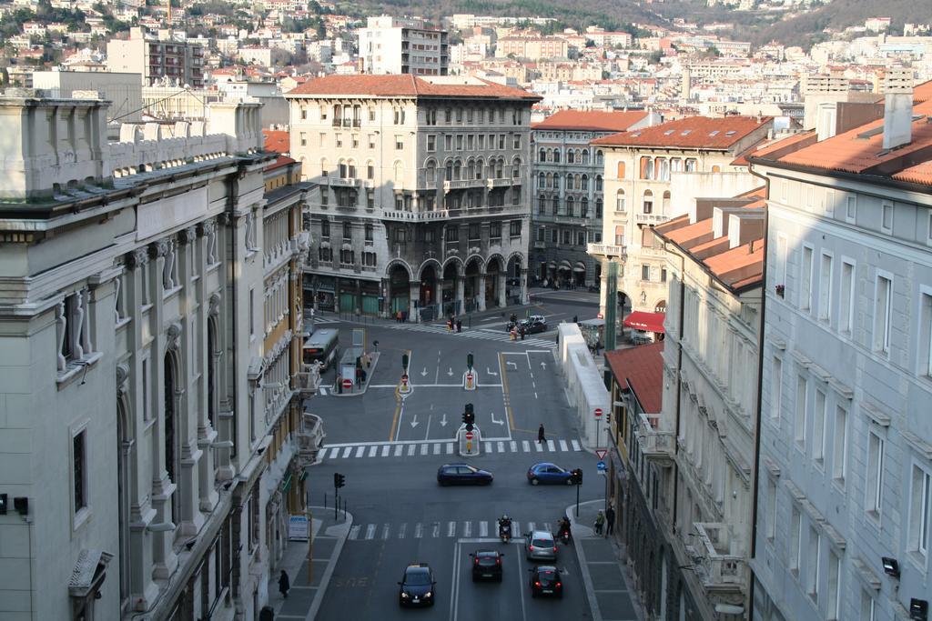 B&B Piazza Goldoni Terst Exteriér fotografie