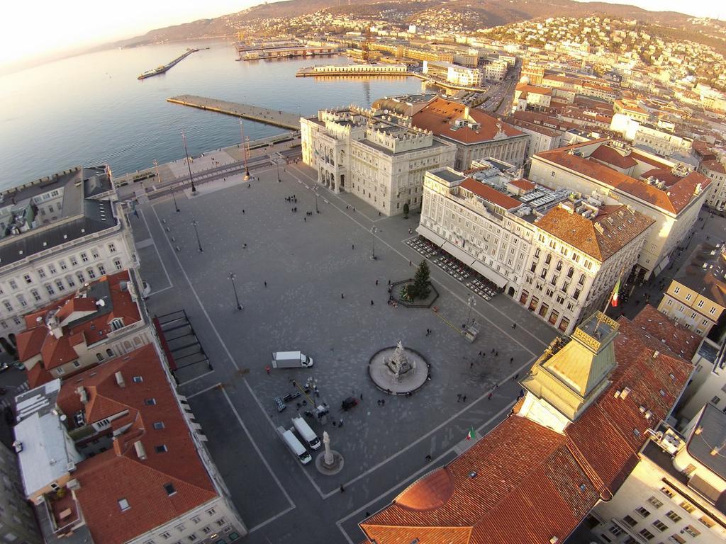 B&B Piazza Goldoni Terst Exteriér fotografie